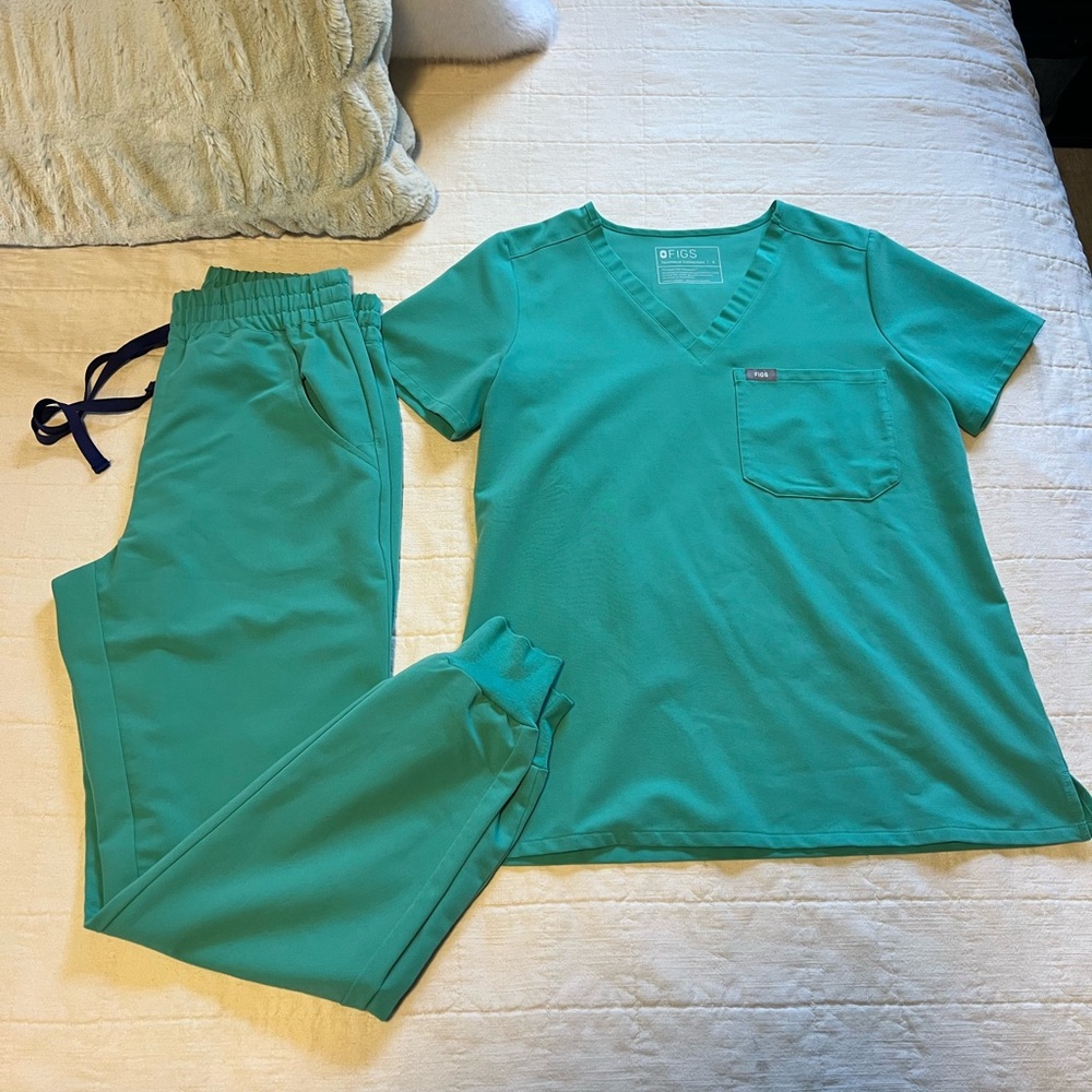 Figs surgical green scrub set